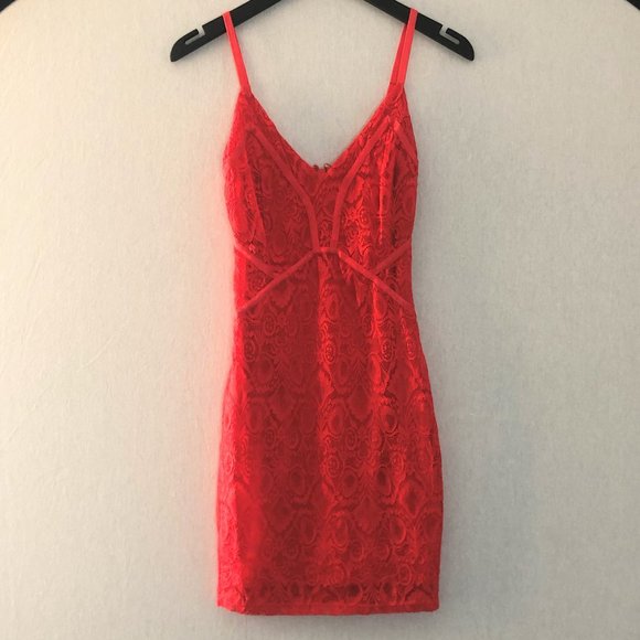 (NEW) GUESS red lace dress w v-neck detail - Picture 2 of 3
